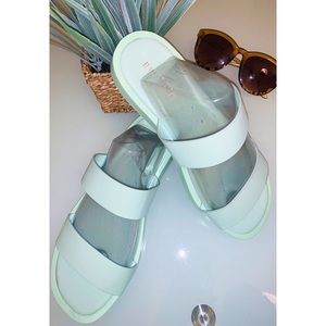NWOB Dual Strap Sage sandal